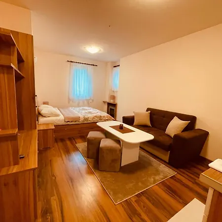 Harmony, 아파트 팜포로보